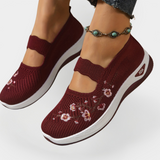 Pantofi anatomici cu flori brodate