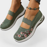 Pantofi anatomici cu flori brodate
