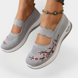 Pantofi anatomici cu flori brodate