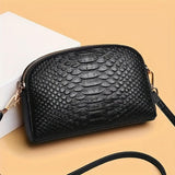 Cora — Mini Geantă Crossbody cu Textură Exotică
