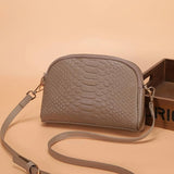 Cora — Mini Geantă Crossbody cu Textură Exotică