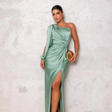 Luana – Rochie din Satin cu Design Asimetric și Fantă