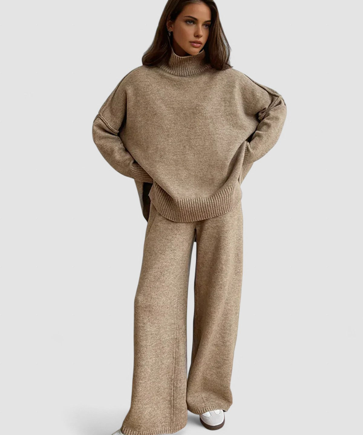 Set tricotat cu guler înalt și pantaloni