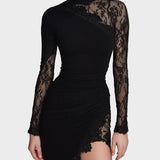 Larisa – Rochie Mini Asimetrică din Dantelă Neagră cu Guler Înalt și Mâneci Lungi