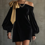 Rochie Mini Din Catifea Neagră și Satin Auriu, Cu Patchwork, Cu Umerii Decupați