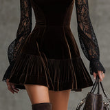 Rochie mini ajustată cu mâneci din dantelă și margine din catifea