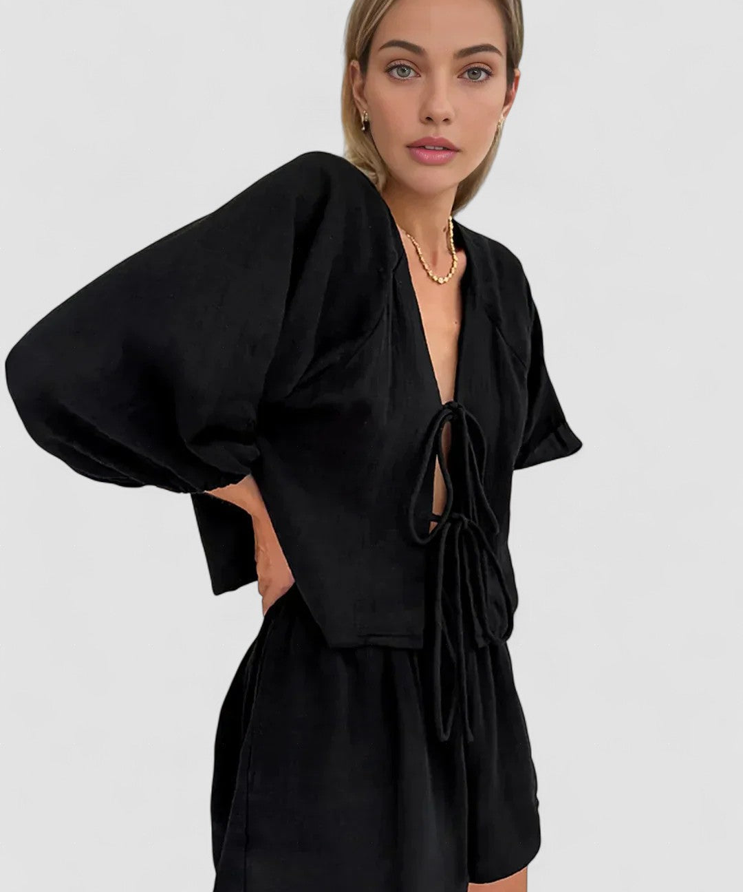 Set asortat cu pantaloni scurți și mâneci lungi, cu legătură