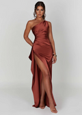 Teodora – Rochie Maxi cu Prezență Clasică și Elegantă