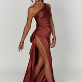 Teodora – Rochie Maxi cu Prezență Clasică și Elegantă