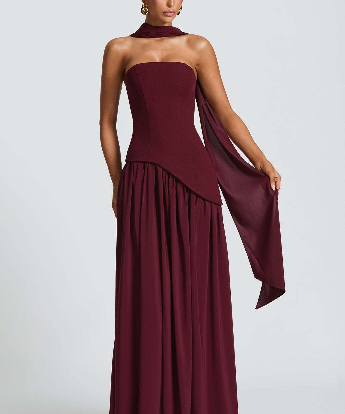 Livia – Rochie Lungă Elegantă cu Linie Clasică