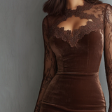 Rochie Mini din Catifea cu Decupaj Vintage și Mâneci din Dantelă