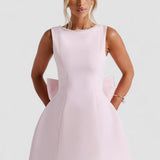 Melania – Rochie Mini cu Fundă din Satin și Perle
