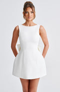 Melania – Rochie Mini cu Fundă din Satin și Perle