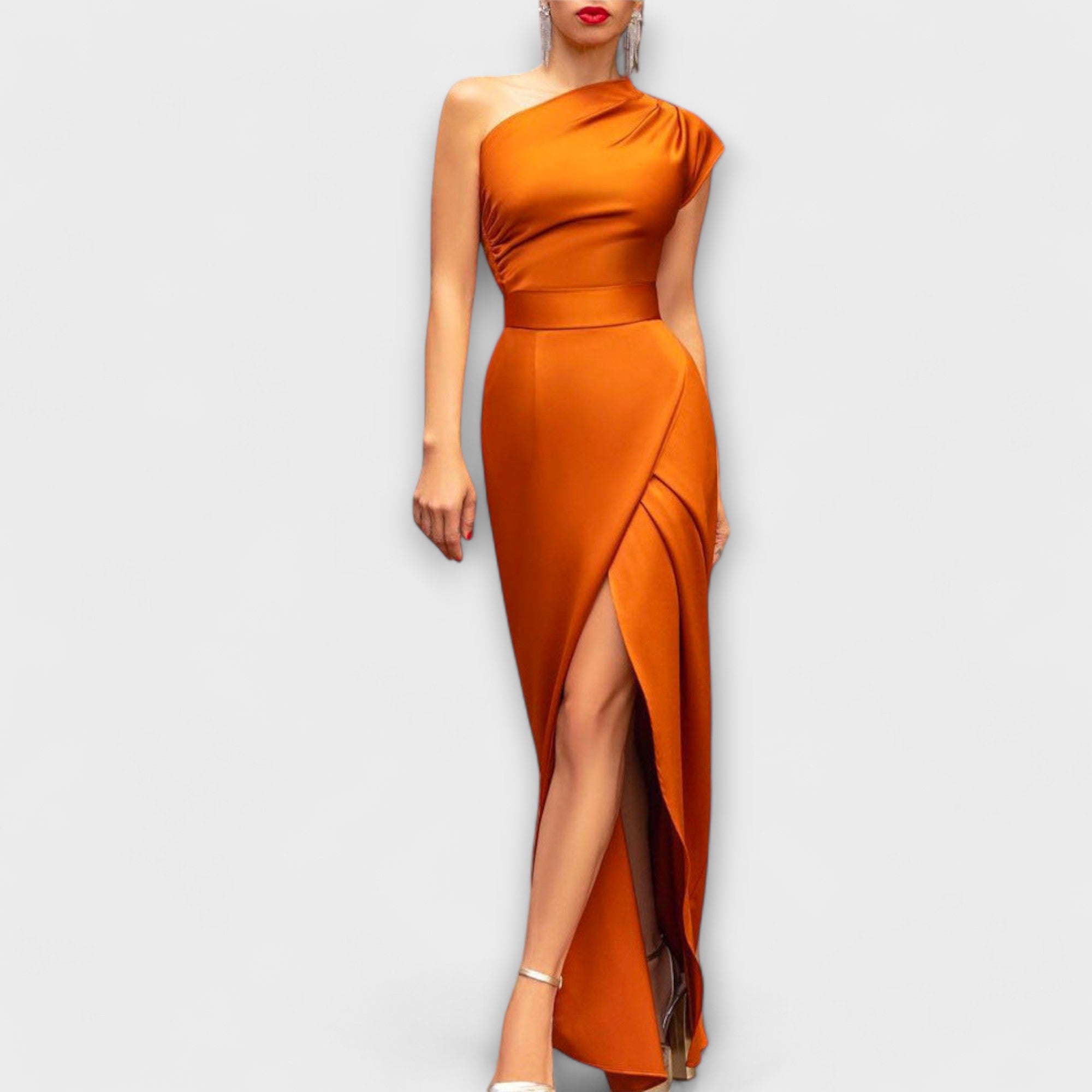 Adelina – Rochie de Seară cu Decolteu Înclinat
