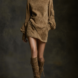 Sara – Rochie mini lejeră din suede cu guler înalt