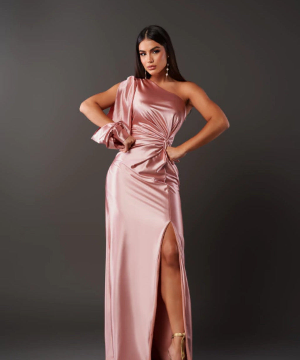Luana – Rochie din Satin cu Design Asimetric și Fantă