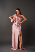 Luana – Rochie din Satin cu Design Asimetric și Fantă