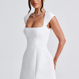 Aurelia – Rochie Mini cu Decolteu Pătrat Structural