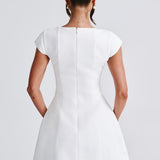 Aurelia – Rochie Mini cu Decolteu Pătrat Structural