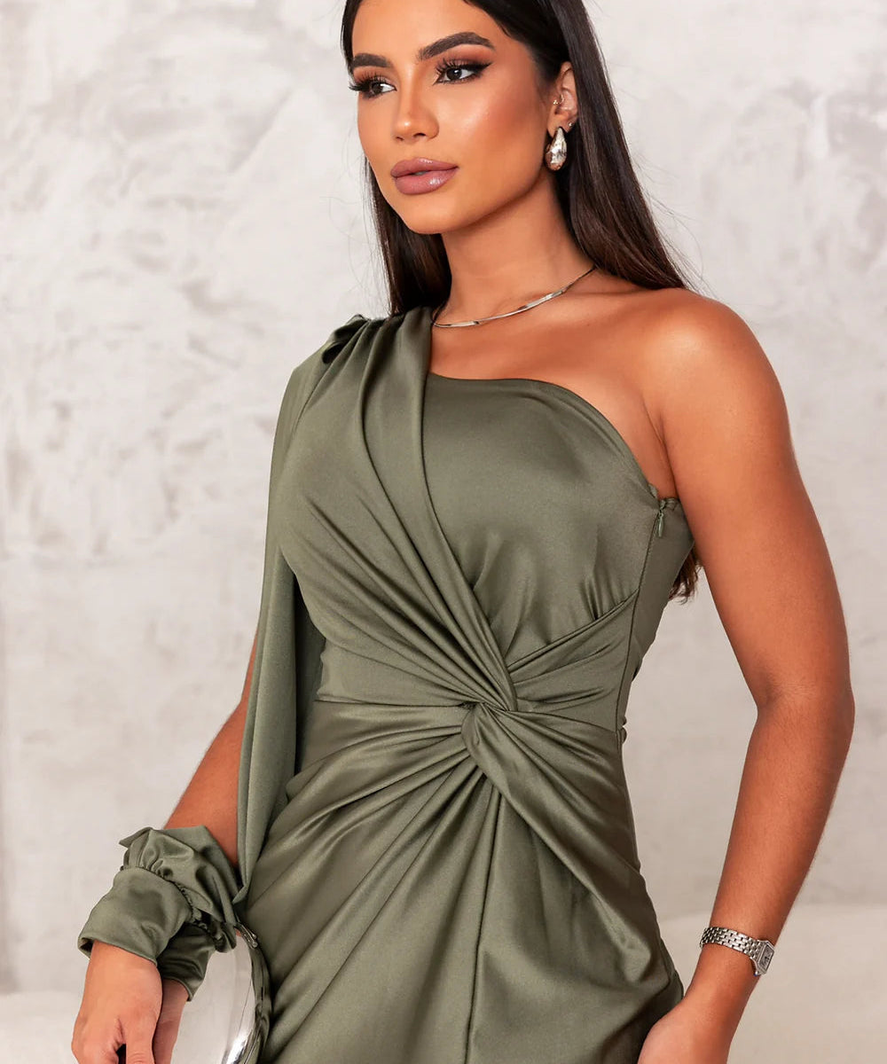 Luana – Rochie din Satin cu Design Asimetric și Fantă