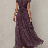 Dana – Rochie Maxi Violet cu Decupaj la Gât și Mâneci Dantelate