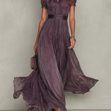 Dana – Rochie Maxi Violet cu Decupaj la Gât și Mâneci Dantelate